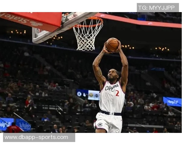 莱昂纳德半场状态火热三分球连中五记砍下18分助球队争胜