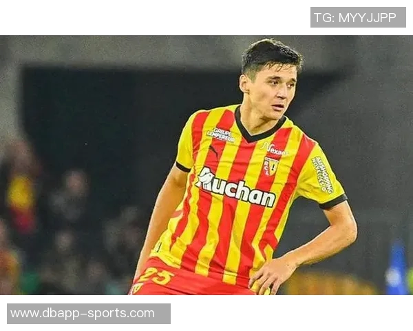 胡桑诺夫飞铲染红卡帅无奈21岁小将生涯135场迎来第二张红牌